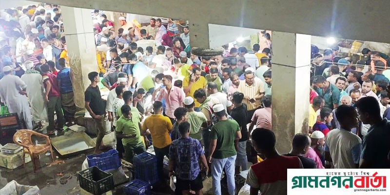 মাদারীপুরে ইলিশের মেলায় রাত ১২টা পর্যন্ত দুই কোটি টাকার মাছ বিক্রি মাদারীপুরে ইলিশের মেলায় রাত ১২টা পর্যন্ত দুই কোটি টাকার মাছ বিক্রি