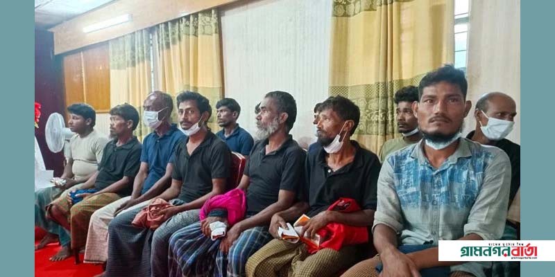 আরাকান আর্মির হেফাজতে থাকা ১৬ বাংলাদেশি জেলেকে ফেরত আনল বিজিবি আরাকান আর্মির হেফাজতে থাকা ১৬ বাংলাদেশি জেলেকে ফেরত আনল বিজিবি