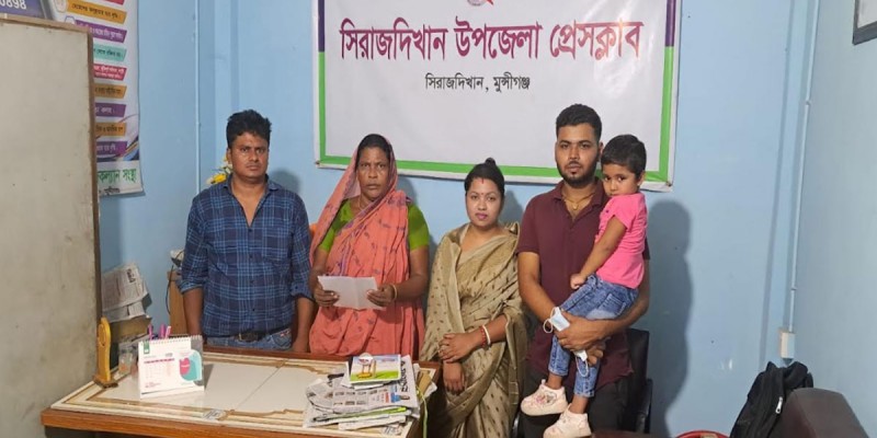 সিরাজদিখানে জমি দখলের অভিযোগে সংবাদ সম্মেলন সিরাজদিখানে জমি দখলের অভিযোগে সংবাদ সম্মেলন