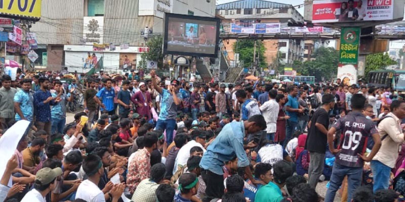 ৭ কলেজ শিক্ষার্থীদের সায়েন্সল্যাব অবরোধ ৭ কলেজ শিক্ষার্থীদের সায়েন্সল্যাব অবরোধ
