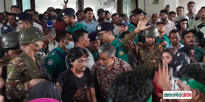 পুলিশের বাধা উপেক্ষা করে সচিবালয়ে শতাধিক শিক্ষার্থী পুলিশের বাধা উপেক্ষা করে সচিবালয়ে শতাধিক শিক্ষার্থী