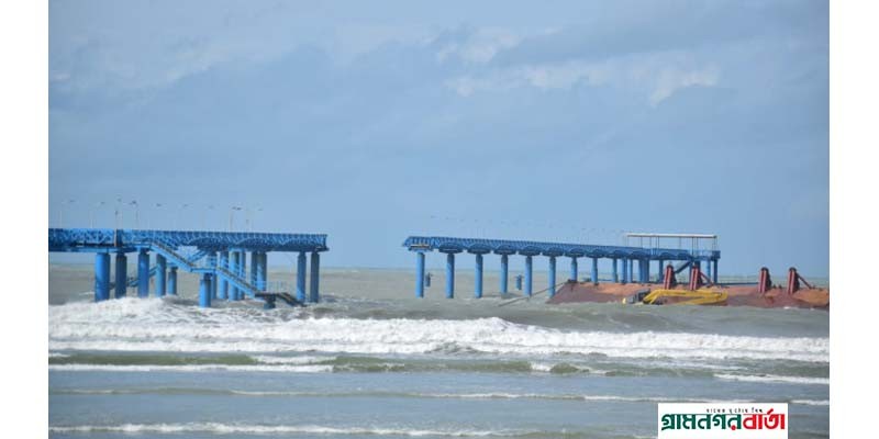ঘূর্ণিঝড় দানায় ইনানীতে নৌবাহিনীর জেটি ভেঙে দ্বিখণ্ডিত ঘূর্ণিঝড় দানায় ইনানীতে নৌবাহিনীর জেটি ভেঙে দ্বিখণ্ডিত