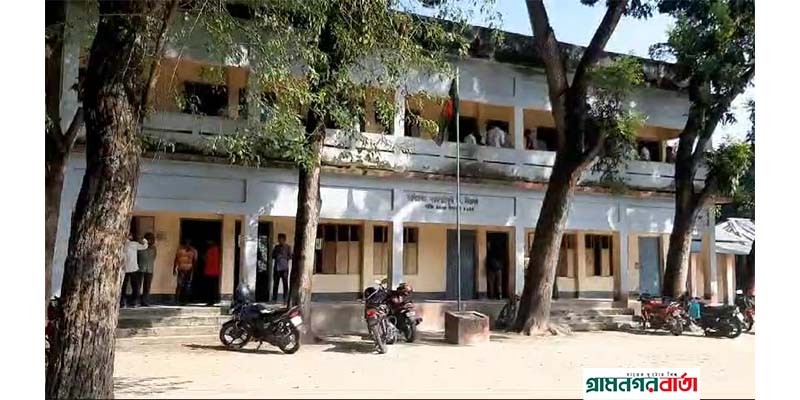 পঞ্চগড়ের নবারুণ উচ্চ বিদ্যালয়ের বিরুদ্ধে দুর্নীতির অভিযোগ পঞ্চগড়ের নবারুণ উচ্চ বিদ্যালয়ের বিরুদ্ধে দুর্নীতির অভিযোগ