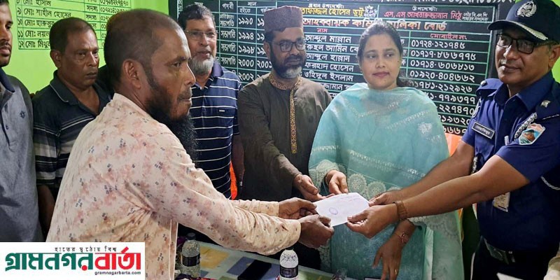 আদমদীঘিতে শ্রমিক ইউনিয়নের উদ্যোগে নগদ অর্থ সহায়তা প্রদান আদমদীঘিতে শ্রমিক ইউনিয়নের উদ্যোগে নগদ অর্থ সহায়তা প্রদান