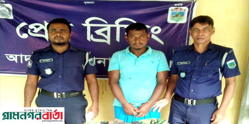 আদমদীঘিতে ভুয়া সেনা কর্মকর্তা গ্রেফতার আদমদীঘিতে ভুয়া সেনা কর্মকর্তা গ্রেফতার
