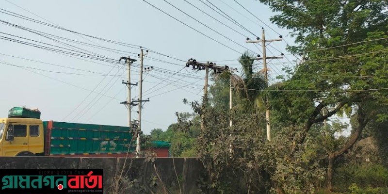 গজারিয়ায় বৈদ্যুতিক খুঁটির তারে টিনের স্পর্শে শ্রমিকের মৃত্যু, আহত ৪ গজারিয়ায় বৈদ্যুতিক খুঁটির তারে টিনের স্পর্শে শ্রমিকের মৃত্যু, আহত ৪