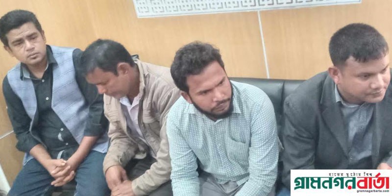 তেতুঁলিয়ায় ৪ ভূয়া সাংবাদিক আটক ৫ টি ধারায় মামলা দায়ের তেতুঁলিয়ায় ৪ ভূয়া সাংবাদিক আটক ৫ টি ধারায় মামলা দায়ের