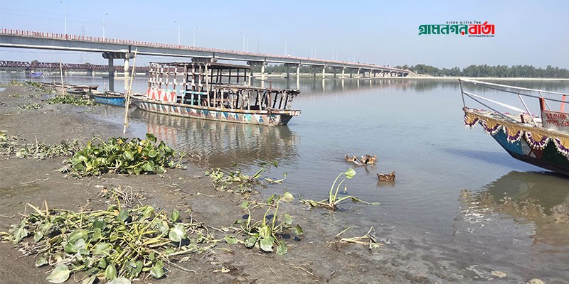 কাউনিয়ায় শতশত মৎস্যজীবি ও নৌকার মাঝি বেকার হয়ে পড়েছে কাউনিয়ায় শতশত মৎস্যজীবি ও নৌকার মাঝি বেকার হয়ে পড়েছে