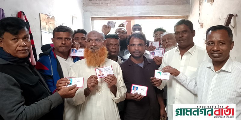 বাগেরহাটে মটর শ্রমিকদেরকে বিনা মূল্যে পরিচয় পত্র বিতরন বাগেরহাটে মটর শ্রমিকদেরকে বিনা মূল্যে পরিচয় পত্র বিতরন
