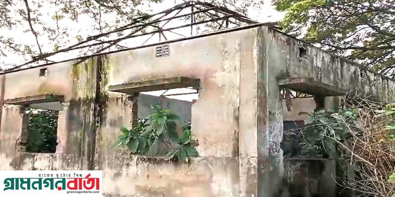 টঙ্গীবাড়ীতে উচ্চ বিদ্যালয়ে মালামাল ভেঙে নিয়ে যাওয়ার সময় উদ্ধার টঙ্গীবাড়ীতে উচ্চ বিদ্যালয়ে মালামাল ভেঙে নিয়ে যাওয়ার সময় উদ্ধার
