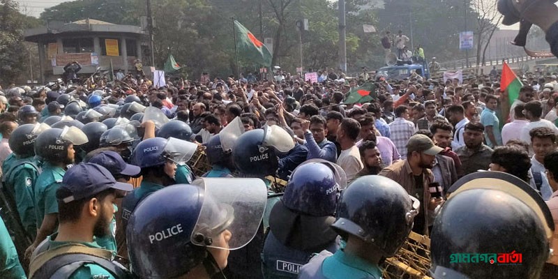 ভারতীয় দূতাবাস অভিমুখে ছাত্রদল-যুবদল-স্বেচ্ছাসেবক দলের পদযাত্রা আটকে দিলো পুলিশ ভারতীয় দূতাবাস অভিমুখে ছাত্রদল-যুবদল-স্বেচ্ছাসেবক দলের পদযাত্রা আটকে দিলো পুলিশ