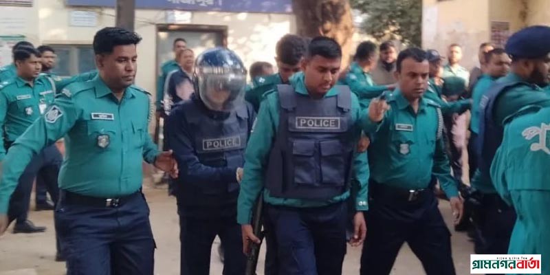 আদালত চত্বরে সাবেক ভারপ্রাপ্ত মেয়র কিরণের ওপর ডিম-জুতা নিক্ষেপ আদালত চত্বরে সাবেক ভারপ্রাপ্ত মেয়র কিরণের ওপর ডিম-জুতা নিক্ষেপ