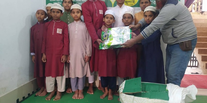 জামালপুর সদর উপজেলায় দুম্বার মাংস বিতরণ জামালপুর সদর উপজেলায় দুম্বার মাংস বিতরণ