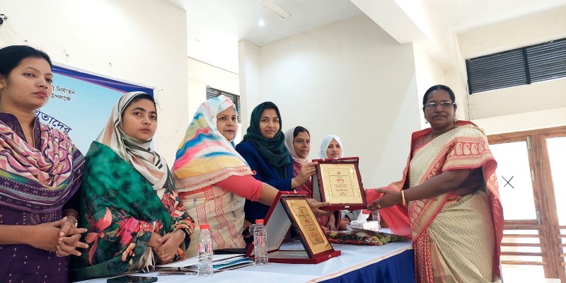 বেগম রোকেয়া দিবস উপলক্ষে সিরাজদিখানে ৪ নারীকে জয়িতা সংবর্ধনা বেগম রোকেয়া দিবস উপলক্ষে সিরাজদিখানে ৪ নারীকে জয়িতা সংবর্ধনা