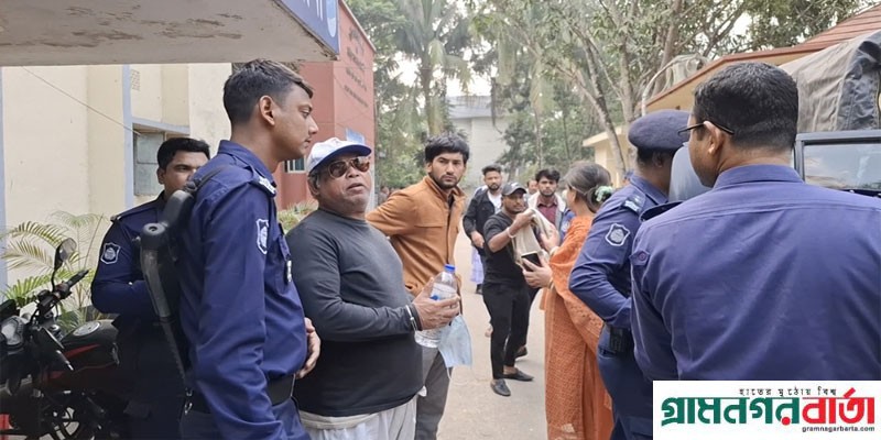 হত্যা মামলার আসামী আওয়ামীলীগ নেতার ভিডিও করায় সাংবাদিকদের উপর চড়াও হত্যা মামলার আসামী আওয়ামীলীগ নেতার ভিডিও করায় সাংবাদিকদের উপর চড়াও