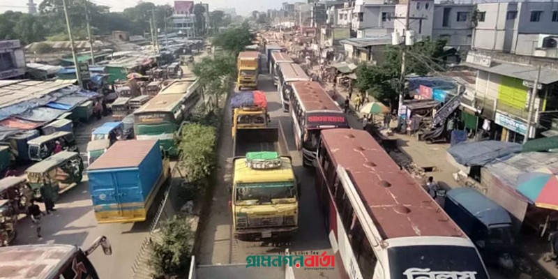 গাজীপুরে পোশাকশ্রমিকদের মহাসড়ক অবরোধ, দীর্ঘ যানজট গাজীপুরে পোশাকশ্রমিকদের মহাসড়ক অবরোধ, দীর্ঘ যানজট
