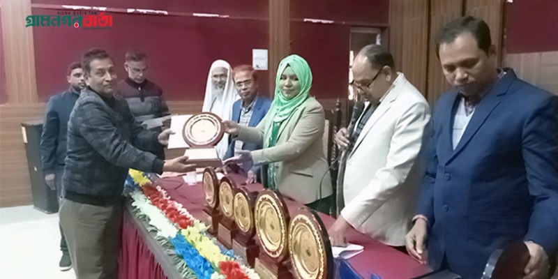 শিবগঞ্জে জাতীয় শিক্ষা সপ্তাহ উপলক্ষে বিজয়ীদের মাঝে পুরস্কার বিতরণ শিবগঞ্জে জাতীয় শিক্ষা সপ্তাহ উপলক্ষে বিজয়ীদের মাঝে পুরস্কার বিতরণ