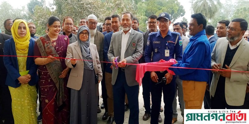 আদমদীঘি উপজেলা পরিদর্শনে বিভাগীয় কমিশনার আদমদীঘি উপজেলা পরিদর্শনে বিভাগীয় কমিশনার
