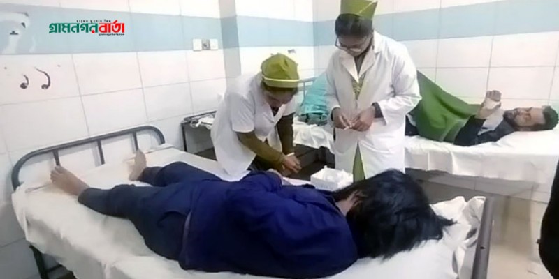 মানিকগঞ্জে বৈষম্যবিরোধী ছাত্র আন্দোলনের দুই গ্রুপের মারামারি মানিকগঞ্জে বৈষম্যবিরোধী ছাত্র আন্দোলনের দুই গ্রুপের মারামারি