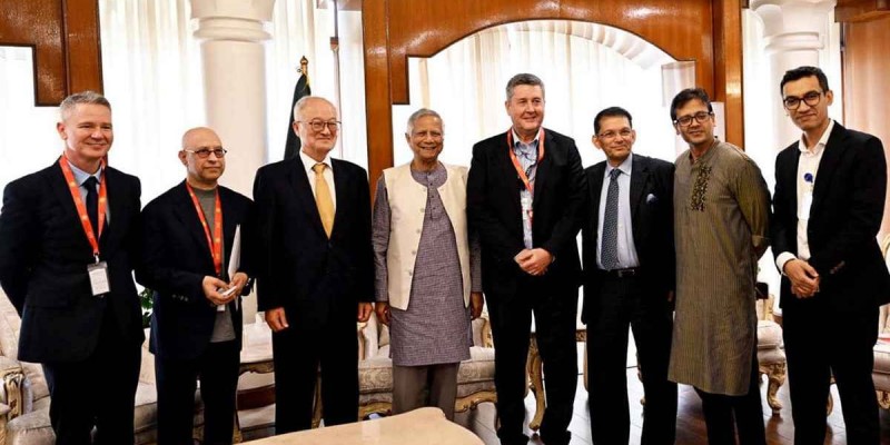 সব বিনিয়োগ সংস্থাগুলোকে এক ছাতার নিচে আনার আহ্বান জানালেন প্রধান উপদেষ্টা সব বিনিয়োগ সংস্থাগুলোকে এক ছাতার নিচে আনার আহ্বান জানালেন প্রধান উপদেষ্টা