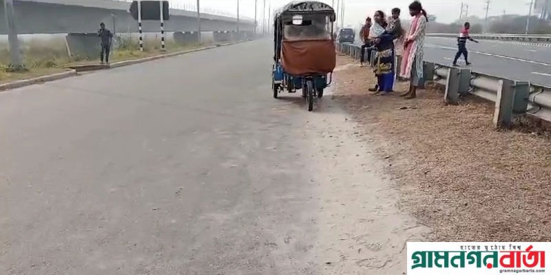 পদ্মা থানা এলাকায় যাত্রীবাহী বাসের চাপায় হেলপার নিহত পদ্মা থানা এলাকায় যাত্রীবাহী বাসের চাপায় হেলপার নিহত