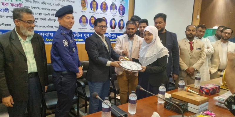 মাদারীপুরে সুবিধা বঞ্চিত শিক্ষার্থীদের মাঝে শিক্ষা উপকরণ বিতরণ মাদারীপুরে সুবিধা বঞ্চিত শিক্ষার্থীদের মাঝে শিক্ষা উপকরণ বিতরণ