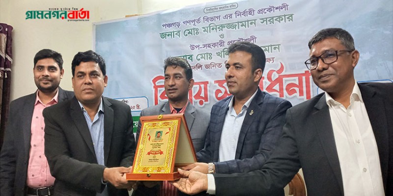 বর্ণাঢ্য আয়োজনে রেজাউল ইসলাম টিটুর বইয়ের মোড়ক উন্মোচন বর্ণাঢ্য আয়োজনে রেজাউল ইসলাম টিটুর বইয়ের মোড়ক উন্মোচন