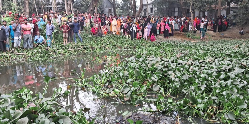 সিরাজদিখানে নিখোঁজ ২৩ দিন পর স্কুলছাত্রের বস্তাবন্দি মরদেহ উদ্ধার সিরাজদিখানে নিখোঁজ ২৩ দিন পর স্কুলছাত্রের বস্তাবন্দি মরদেহ উদ্ধার