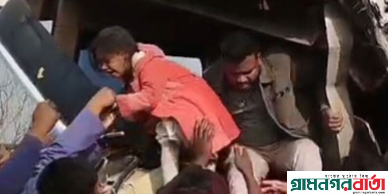 ঢাকা-মাওয়া এক্সপ্রেসওয়েতে তিন গাড়ির সংঘর্ষ, আহত ১২ ঢাকা-মাওয়া এক্সপ্রেসওয়েতে তিন গাড়ির সংঘর্ষ, আহত ১২