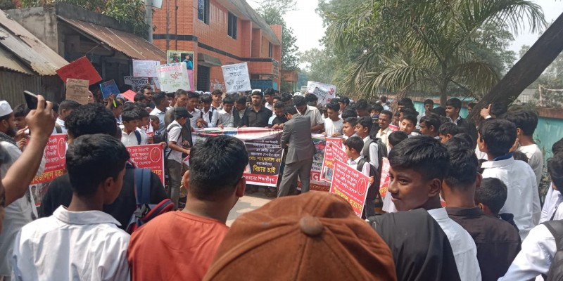 শিক্ষার্থী শাহজালাল হত্যা,খুনিদের বিচারের দাবিতে টঙ্গবাড়ীতে মানববন্ধন শিক্ষার্থী শাহজালাল হত্যা,খুনিদের বিচারের দাবিতে টঙ্গবাড়ীতে মানববন্ধন