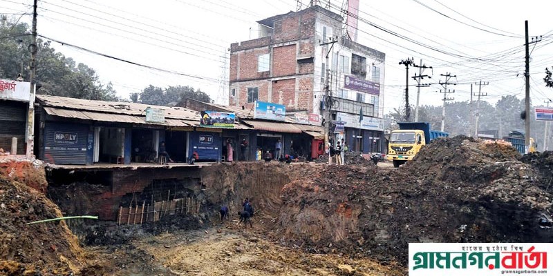 আদমদীঘিতে পুরানো খাল দখল করে বিপণী বিতান আদমদীঘিতে পুরানো খাল দখল করে বিপণী বিতান
