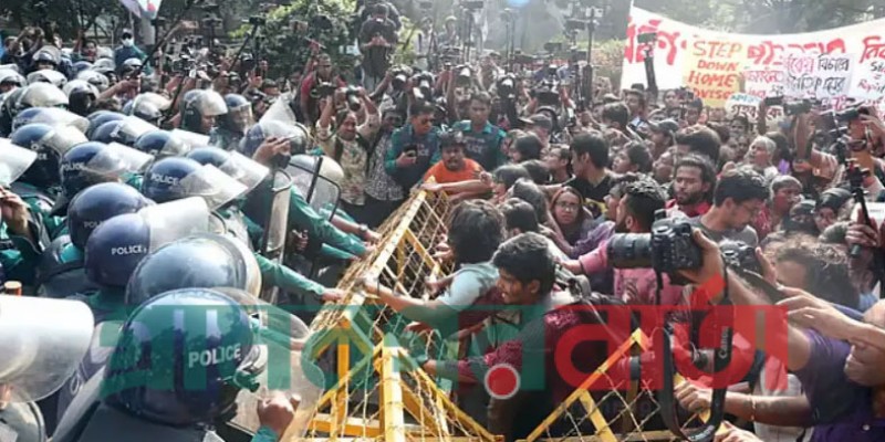স্বরাষ্ট্র উপদেষ্টার পদত্যাগ দাবিতে পদযাত্রা, শিক্ষা ভবনের সামনে পুলিশের বাধা স্বরাষ্ট্র উপদেষ্টার পদত্যাগ দাবিতে পদযাত্রা, শিক্ষা ভবনের সামনে পুলিশের বাধা