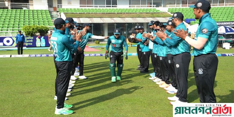 মিরপুরে মুশফিককে 'গার্ড অব অনার' দিলেন তামিমরা মিরপুরে মুশফিককে 'গার্ড অব অনার' দিলেন তামিমরা