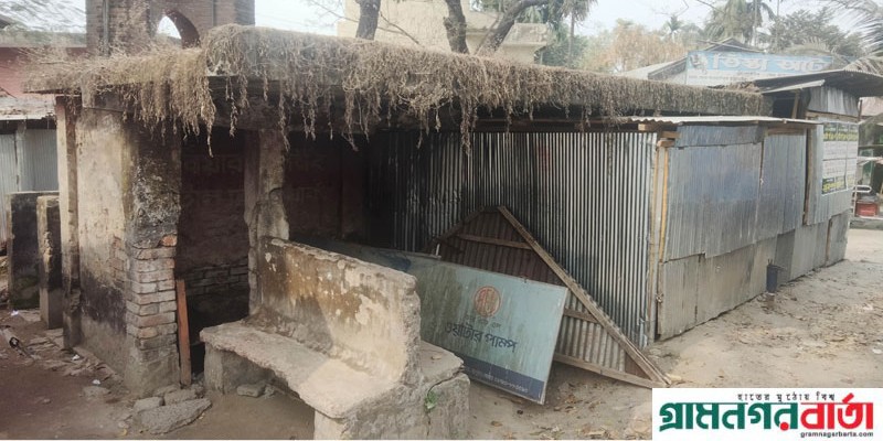 কাউনিয়ায় সড়ক ও জনপথের যাত্রী ছাউনি দখল করে দোকান নির্মাণ কাউনিয়ায় সড়ক ও জনপথের যাত্রী ছাউনি দখল করে দোকান নির্মাণ