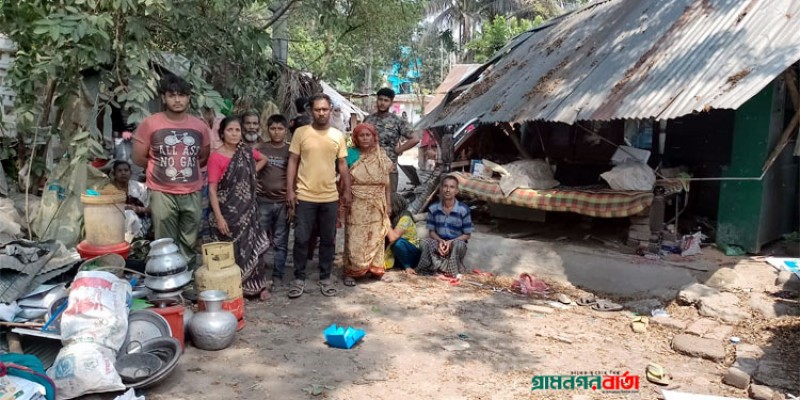 যশোরে জমি নিয়ে বিরোধের জেরে ১৪ বাড়িঘরে হামলা-ভাঙচুর যশোরে জমি নিয়ে বিরোধের জেরে ১৪ বাড়িঘরে হামলা-ভাঙচুর