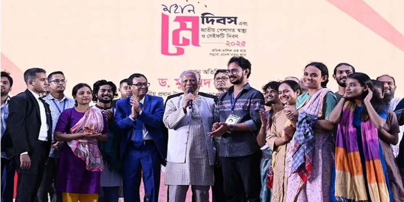 শ্রমিকদের আগের অবস্থায় রেখে নতুন বাংলাদেশ গড়ে তোলা সম্ভব নয়: প্রধান উপদেষ্টা শ্রমিকদের আগের অবস্থায় রেখে নতুন বাংলাদেশ গড়ে তোলা সম্ভব নয়: প্রধান উপদেষ্টা