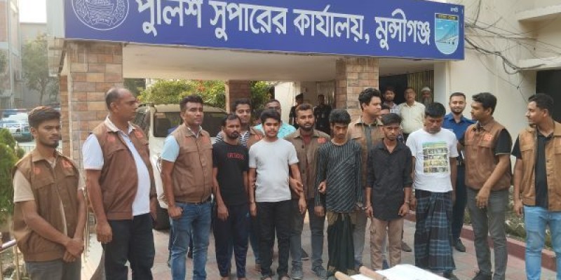 মুন্সীগঞ্জে ডাকাতির চেষ্টার মামলায় আটক ৫ আসামির আদালতে দোষ স্বীকার মুন্সীগঞ্জে ডাকাতির চেষ্টার মামলায় আটক ৫ আসামির আদালতে দোষ স্বীকার