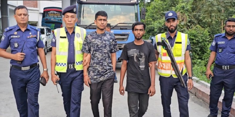 মাওয়া এক্সপ্রেসওয়েতে নিহত ৫, ঘাতক বাসের হেলপার এবং সুপারভাইজার আটক মাওয়া এক্সপ্রেসওয়েতে নিহত ৫, ঘাতক বাসের হেলপার এবং সুপারভাইজার আটক