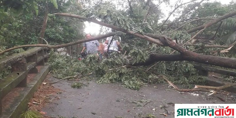 মাদারীপুরে কালবৈশাখী ঝড়ে ব্যাপক ক্ষয়ক্ষতি মাদারীপুরে কালবৈশাখী ঝড়ে ব্যাপক ক্ষয়ক্ষতি