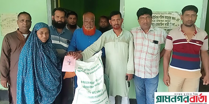 শিবগঞ্জে সুবিধাভোগীদের মাঝে ভিডব্লিউবি চাল বিতরণ শিবগঞ্জে সুবিধাভোগীদের মাঝে ভিডব্লিউবি চাল বিতরণ