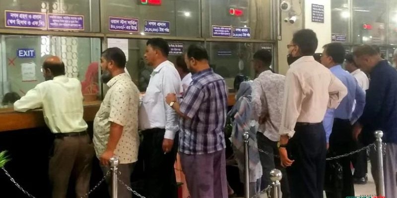 ঈদের ছুটিতে ৩ দিন বিশেষ কিছু এলাকায় খোলা থাকবে ব্যাংক ঈদের ছুটিতে ৩ দিন বিশেষ কিছু এলাকায় খোলা থাকবে ব্যাংক