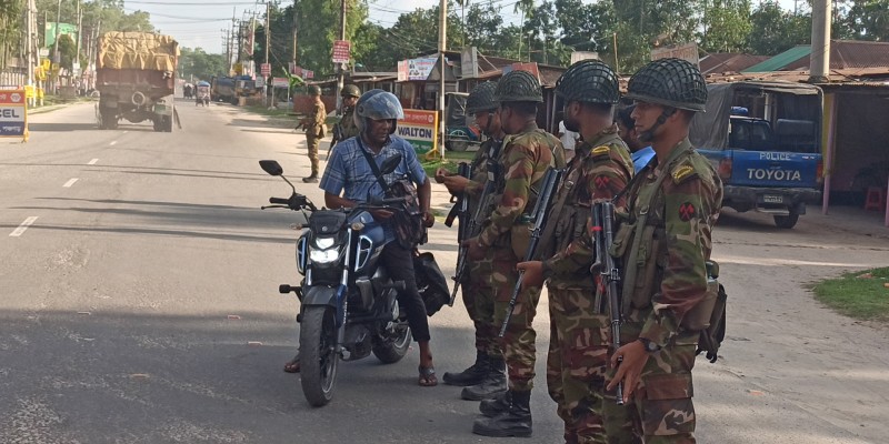 পঞ্চগড়ে সড়কে শৃঙ্খলা ফেরাতে সেনাবাহিনীর অভিযান, যানবাহনের বিরুদ্ধে ৮ মামলা ও জরিমানা আদায় পঞ্চগড়ে সড়কে শৃঙ্খলা ফেরাতে সেনাবাহিনীর অভিযান, যানবাহনের বিরুদ্ধে ৮ মামলা ও জরিমানা আদায়