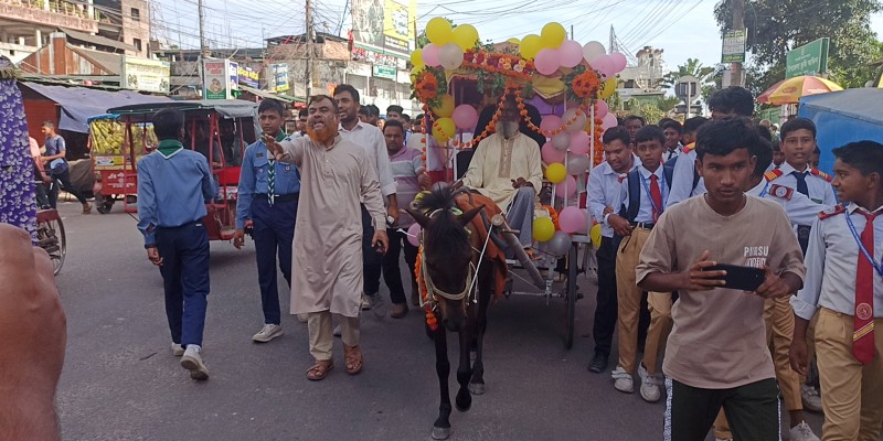 পঞ্চগড়ে এক শিক্ষকের অবসর ঘোড়ার গাড়িতে রাজকীয় বিদায় পঞ্চগড়ে এক শিক্ষকের অবসর ঘোড়ার গাড়িতে রাজকীয় বিদায়