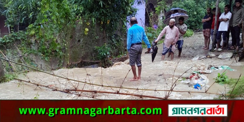 সিলেটে কুশিয়ারা নদীর বাঁধ ভেঙে প্রবল স্রোতে ঢুকছে পানি সিলেটে কুশিয়ারা নদীর বাঁধ ভেঙে প্রবল স্রোতে ঢুকছে পানি