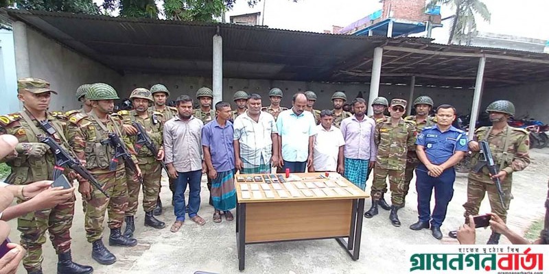 পঞ্চগড়ে সেনাবাহিনীর অভিযান জাল ডলার সহ ৬ সদস্য আটক পঞ্চগড়ে সেনাবাহিনীর অভিযান জাল ডলার সহ ৬ সদস্য আটক