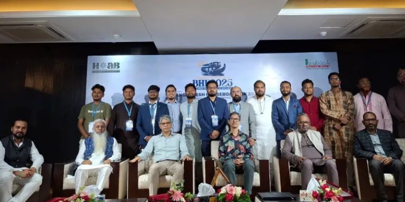 রিভার ট্যুরিজমে সম্ভাবনার দ্বার খুলছে হাউজবোট, ঢাকায় প্রথমবারের মতো বিশেষ মেলা রিভার ট্যুরিজমে সম্ভাবনার দ্বার খুলছে হাউজবোট, ঢাকায় প্রথমবারের মতো বিশেষ মেলা