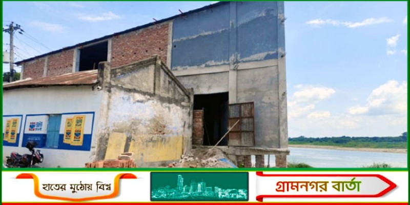 নদীর তীর দখল করে ভবন নির্মাণ, জানে না প্রশাসন নদীর তীর দখল করে ভবন নির্মাণ, জানে না প্রশাসন