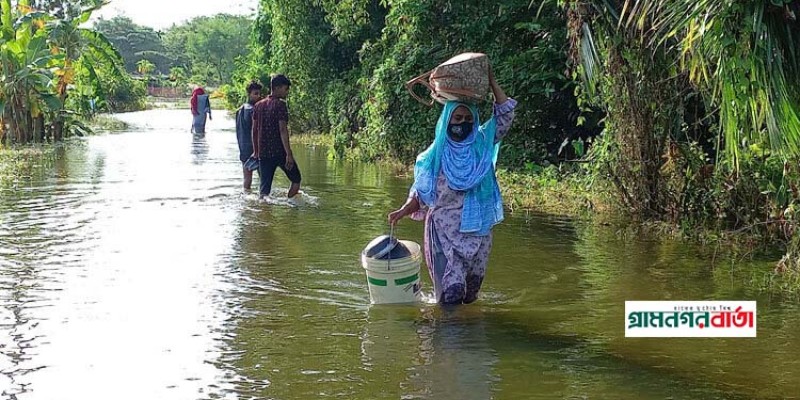 আশ্রয়কেন্দ্রে যাচ্ছে ফেনীর মানুষ আশ্রয়কেন্দ্রে যাচ্ছে ফেনীর মানুষ