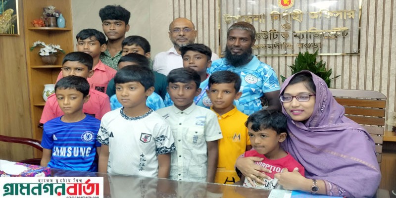 আদমদীঘির ইয়েস কার্ড পাওয়া ক্ষুদে সাঁতারুদের ইউএনও’র সংবর্ধনা