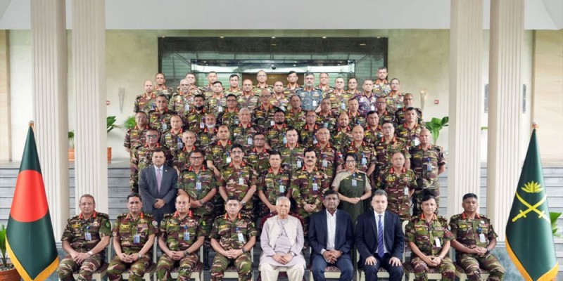 সৎ ও রাজনৈতিক মতাদর্শের ঊর্ধ্বে থাকা অফিসাররা পদোন্নতির দাবিদার: প্রধান উপদেষ্টা